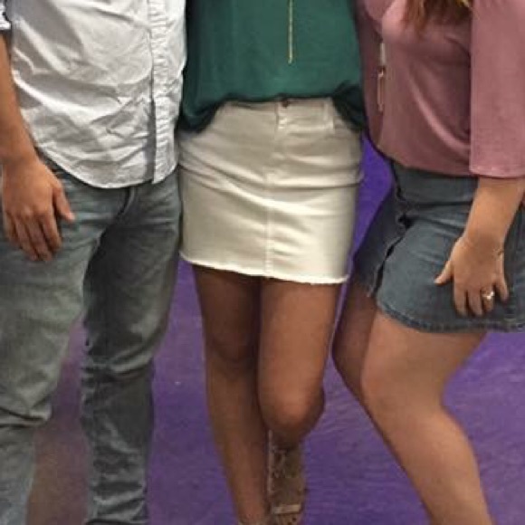 White jean skirt - Picture 2 of 4